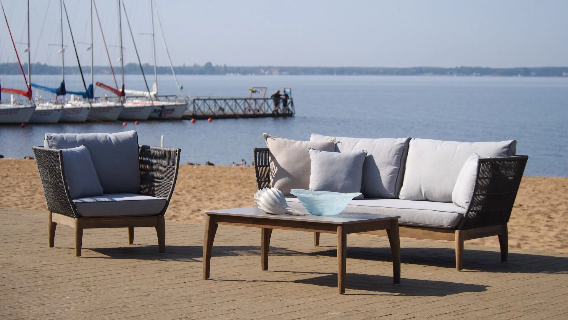 FOTEL OGRODOWY na drewnianej podstawie, oparcie z szarego sznurka, styl boho, zestaw ogrodowy OM003, wyjątkowy