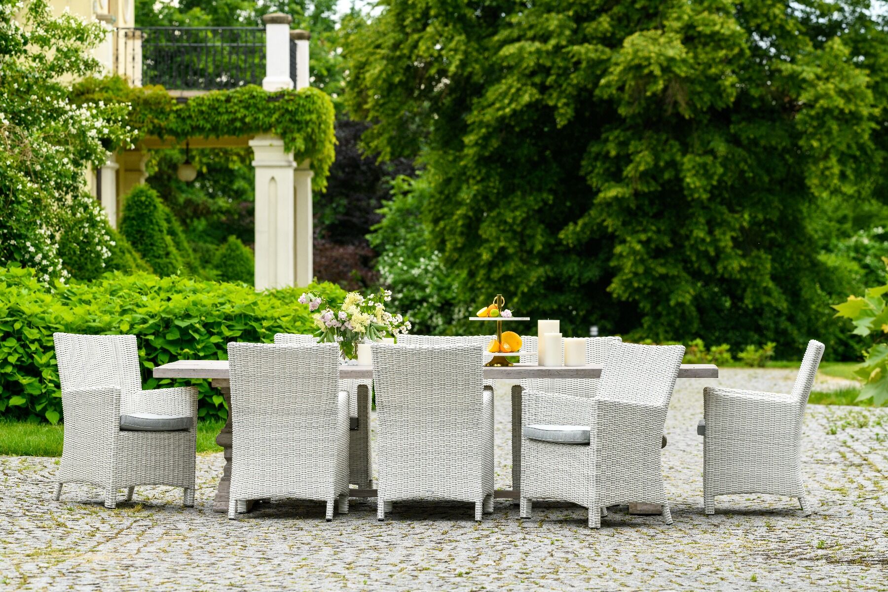 FOTEL OGRODOWY z technorattanu, białe wykończenie, klasyczny styl, zestaw ogrodowy OM008-1