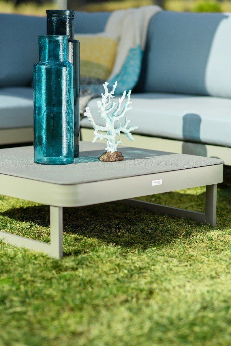 KAWOWY STOLIK OGRODOWY kwadratowy, piaskowe wykończenie, elegancki, zestaw ogrodowy OM007, wyjątkowy