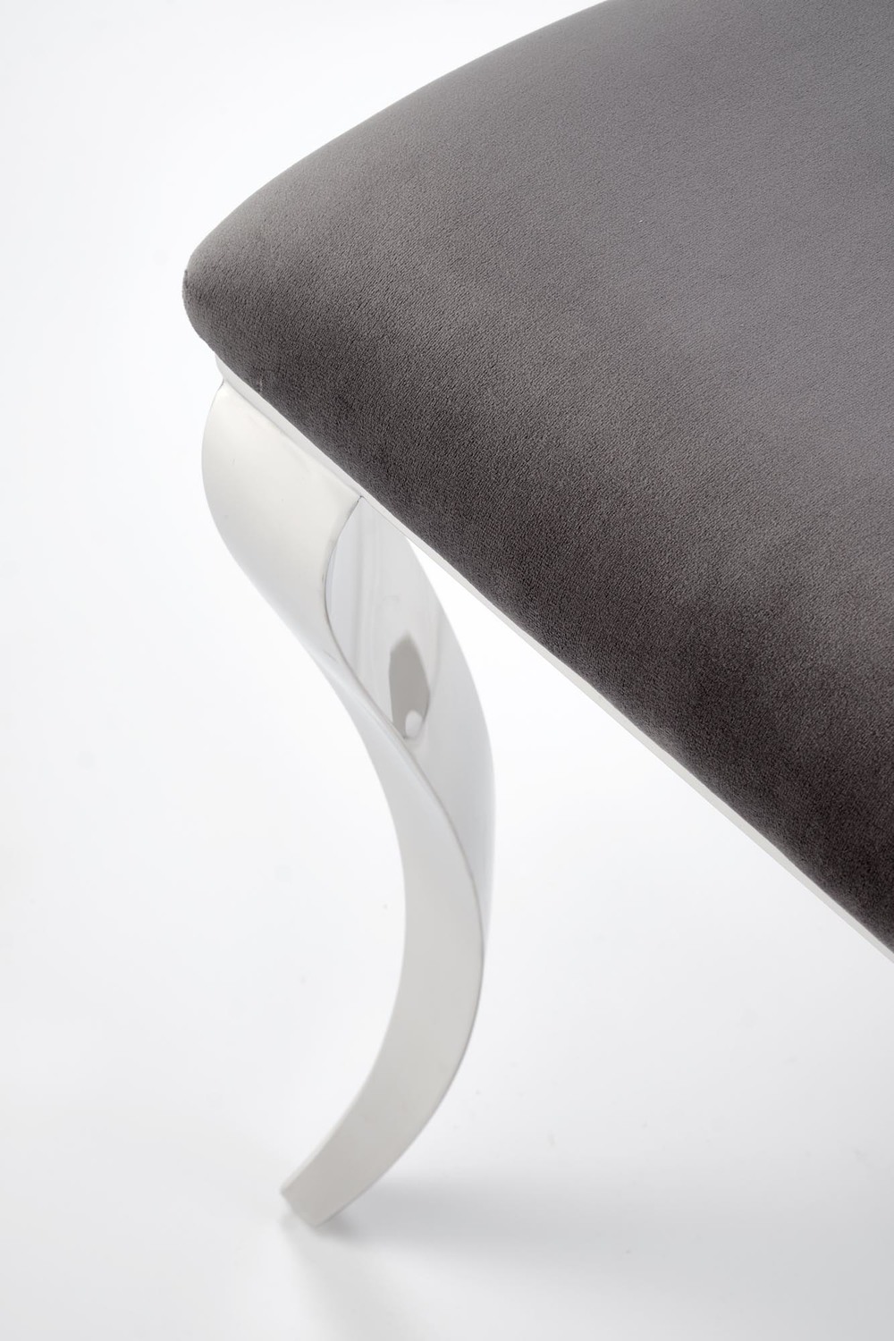 KRZESŁO na srebrnych nogach, szare pikowane oparcie z velvetu, klasyczny styl-1 KRZESŁO na srebrnych nogach, szare pikowane oparcie z velvetu, klasyczny styl-1