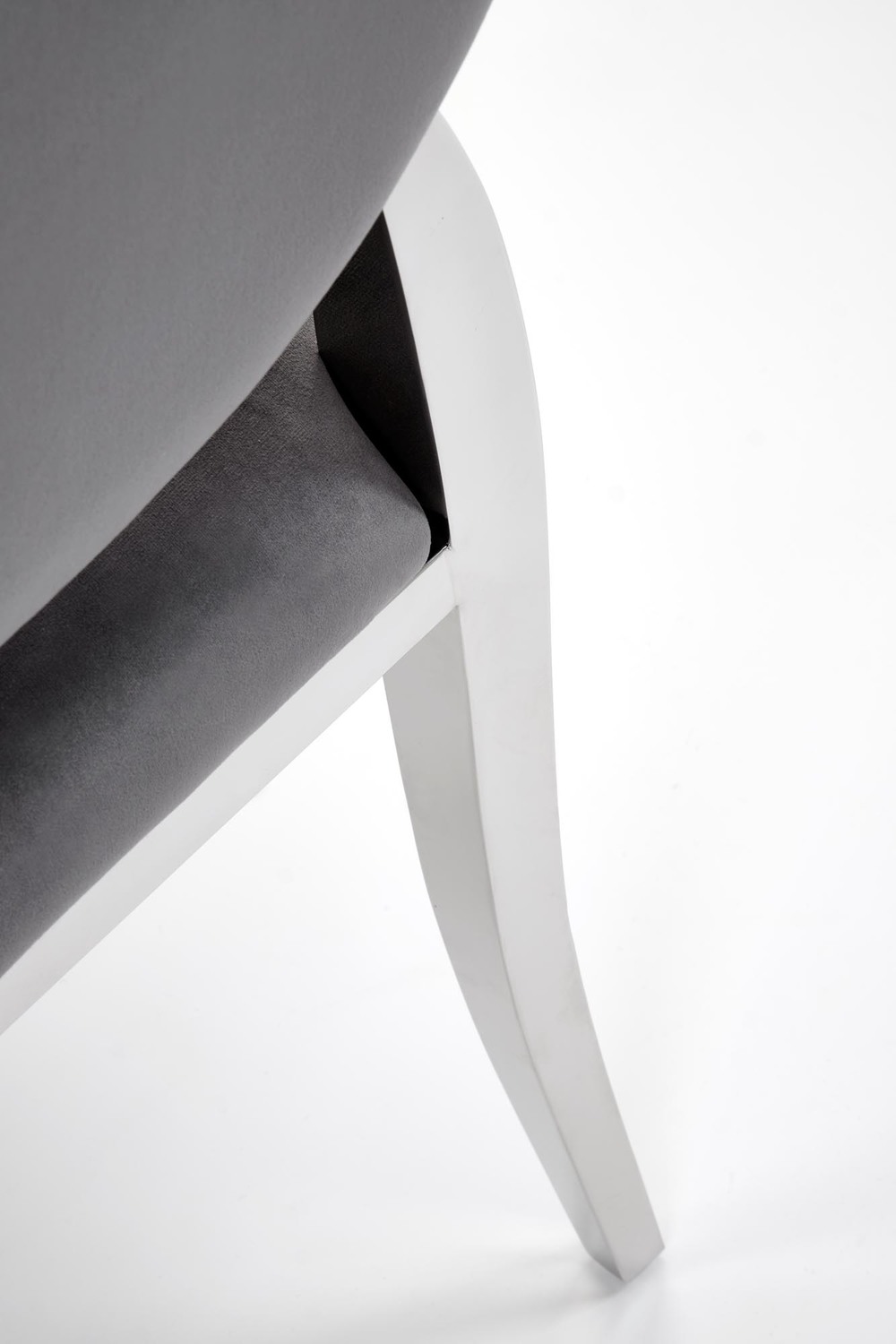 KRZESŁO na srebrnych nogach, szare pikowane oparcie z velvetu, klasyczny styl-2 KRZESŁO na srebrnych nogach, szare pikowane oparcie z velvetu, klasyczny styl-2