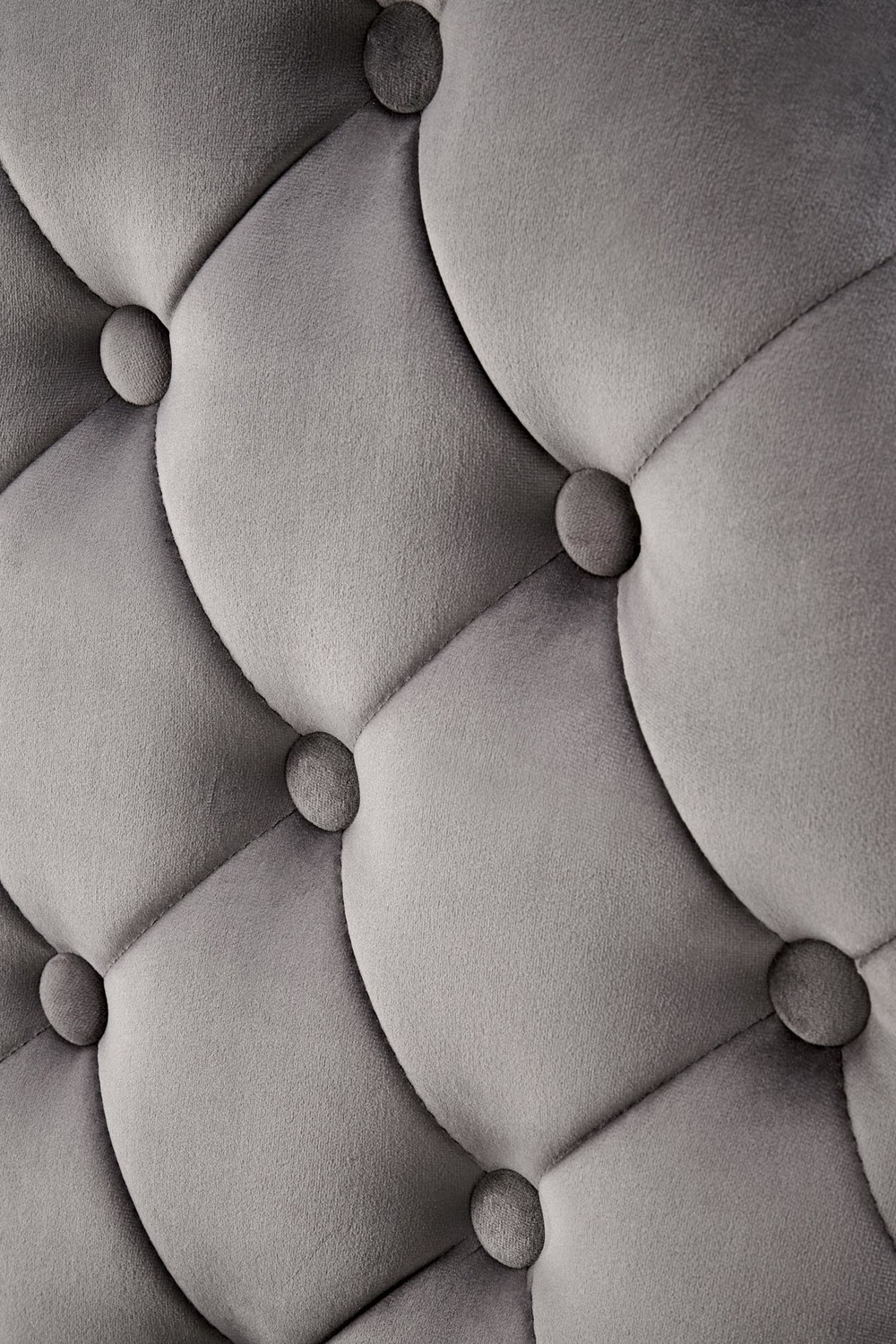 KRZESŁO na srebrnych nogach, szare pikowane oparcie z velvetu, klasyczny styl-3 KRZESŁO na srebrnych nogach, szare pikowane oparcie z velvetu, klasyczny styl-3