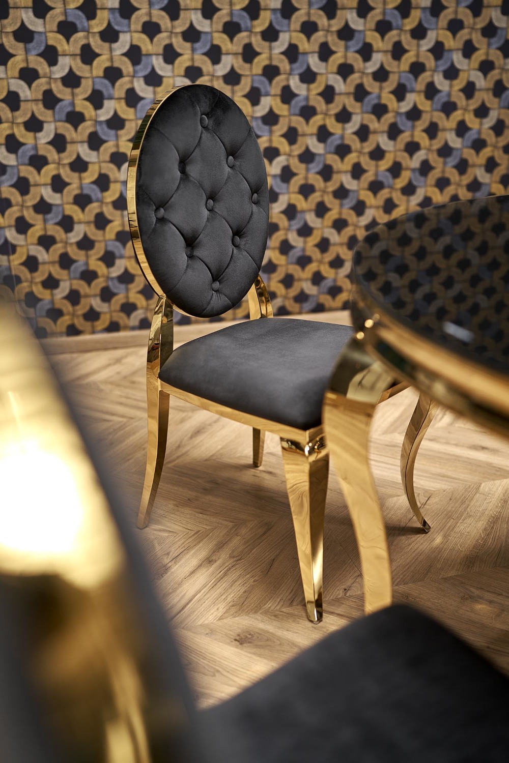 KRZESŁO w stylu glamour, złote metalowi nogi, czarna velvetowa tapicerka-8 KRZESŁO w stylu glamour, złote metalowi nogi, czarna velvetowa tapicerka-8