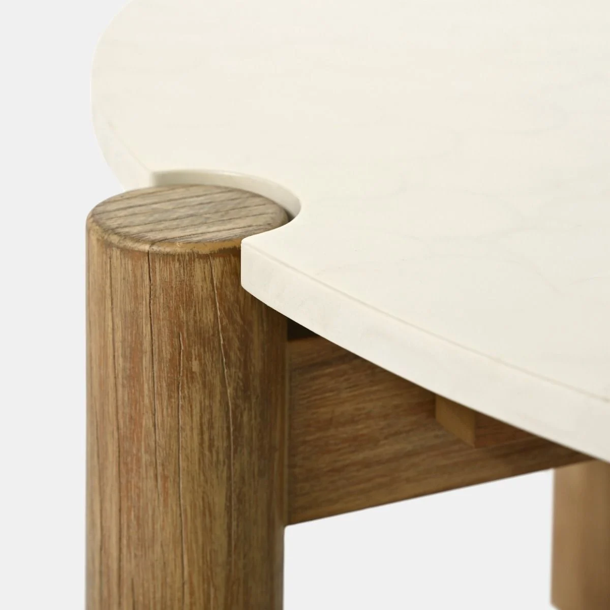 OGRODOWY STOLIK KAWOWY na drewnianym stelażu, beżowy blat z konglomeratu, zestaw ogrodowy OM002, ekskluzywny OGRODOWY STOLIK KAWOWY na drewnianym stelażu, beżowy blat z konglomeratu, zestaw ogrodowy OM002, ekskluzywny