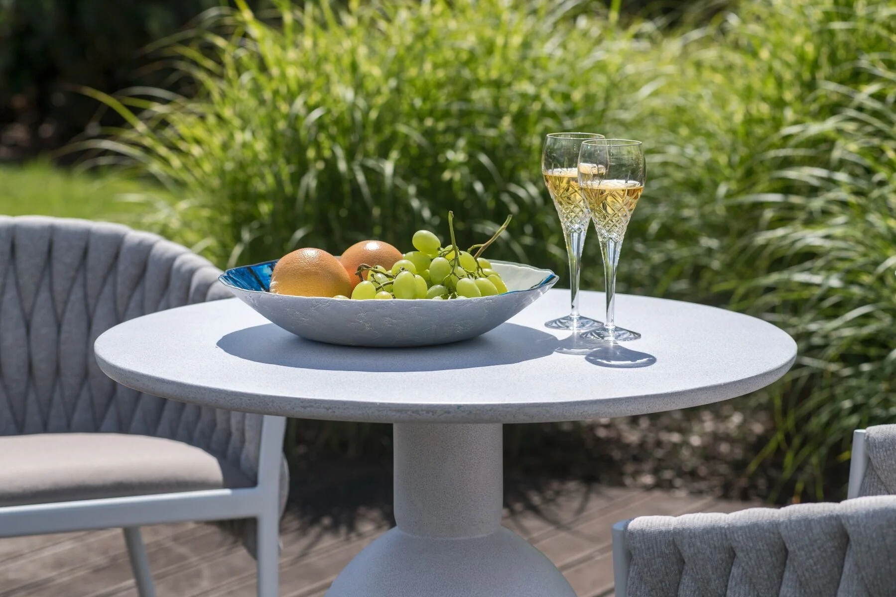 OGRODOWY STOLIK KAWOWY okrągły z tworzywa fiberstone, biały, nowoczesny styl, zestaw ogrodowy OM011, wyjątkowy OGRODOWY STOLIK KAWOWY okrągły z tworzywa fiberstone, biały, nowoczesny styl, zestaw ogrodowy OM011, wyjątkowy