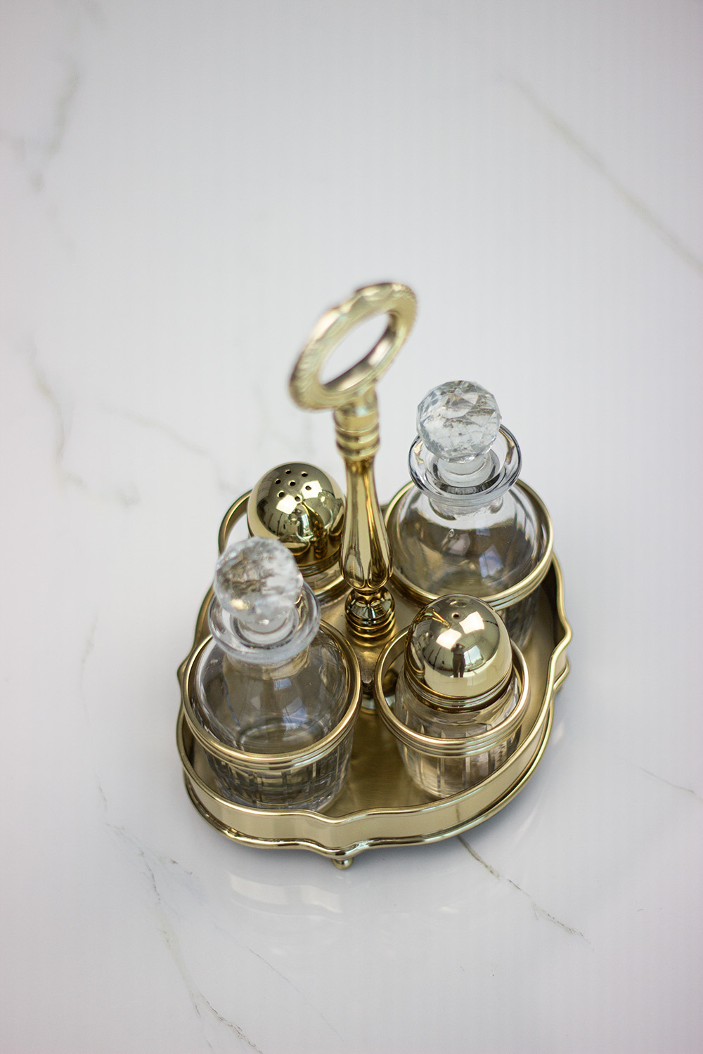 PRZYPRAWNIK metalowy, złoty, zestaw 4 pojemników ze stojakiem, na stół, piękny PRZYPRAWNIK metalowy, złoty, zestaw 4 pojemników ze stojakiem, na stół, piękny