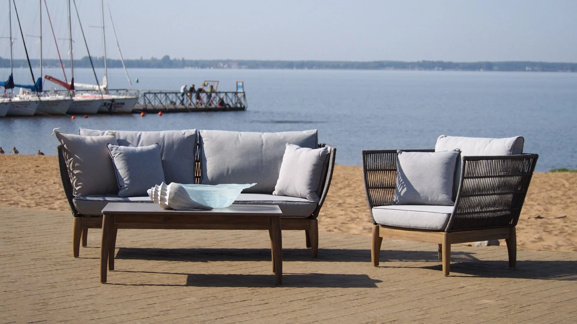 STOLIK OGRODOWY prostokątny na drewnianym stelażu, szary blat, boho, zestaw ogrodowy OM003, ekskluzywny