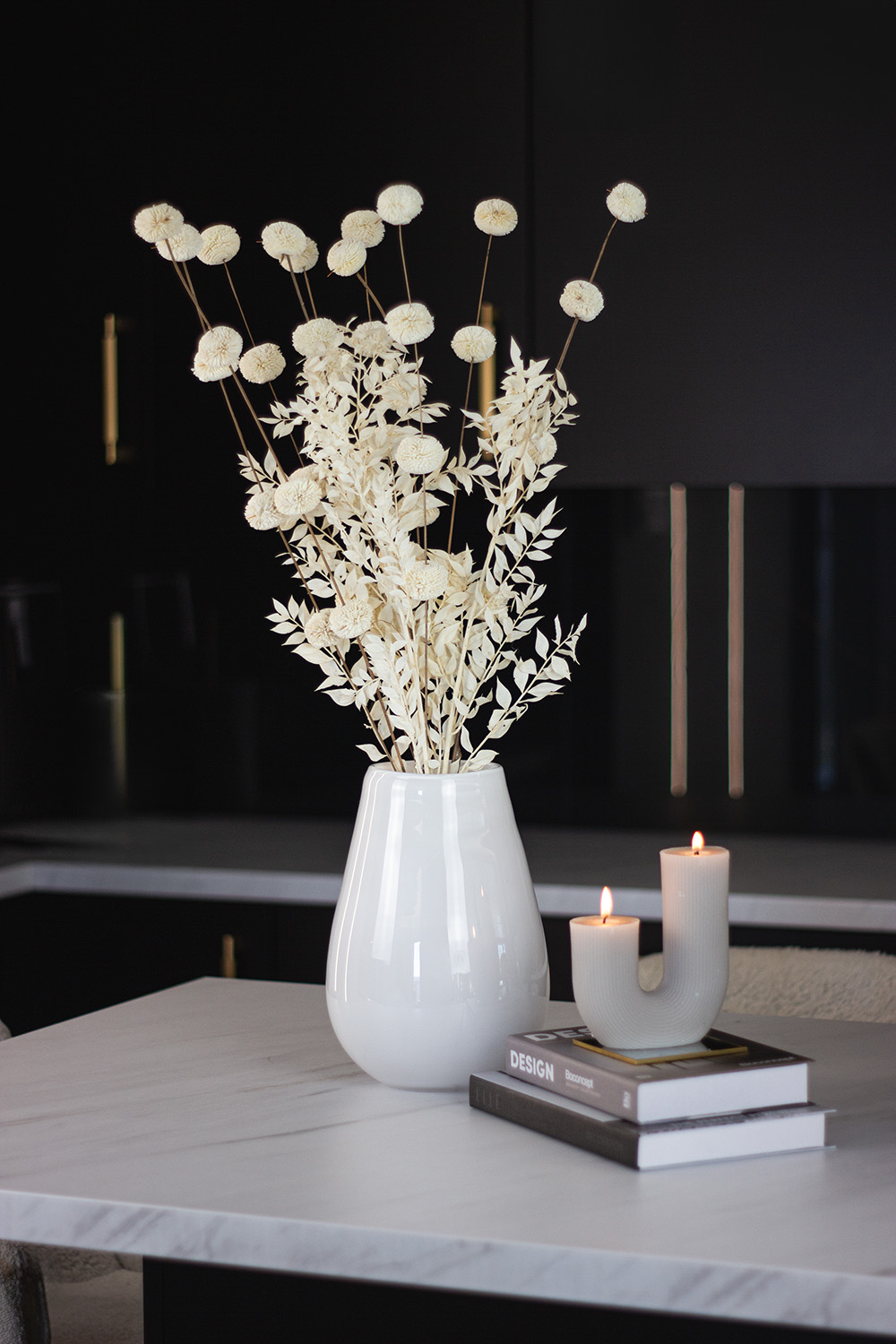 WAZON szklany, biały nieprzezroczysty, zaokrąglony kształt, piękny, piękny WAZON szklany, biały nieprzezroczysty, zaokrąglony kształt, piękny, piękny