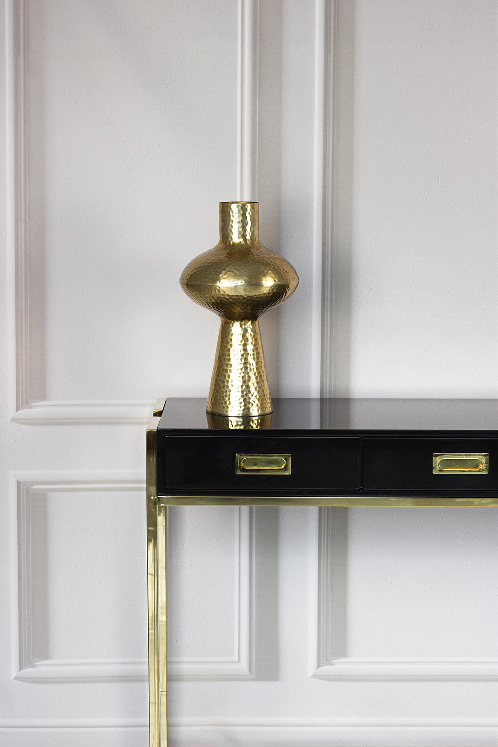 WAZON złoty, wyjątkowa faktura, designerski kształt, styl glamour, wyjątkowy WAZON złoty, wyjątkowa faktura, designerski kształt, styl glamour, wyjątkowy