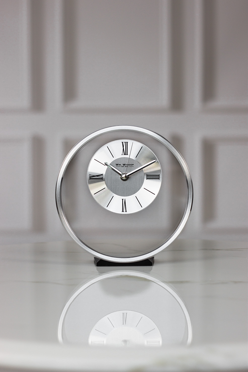 ZEGAR STOJĄCY okrągły, srebrna metalowa rama, szklany panel, nowoczesny, piękny ZEGAR STOJĄCY okrągły, srebrna metalowa rama, szklany panel, nowoczesny, piękny