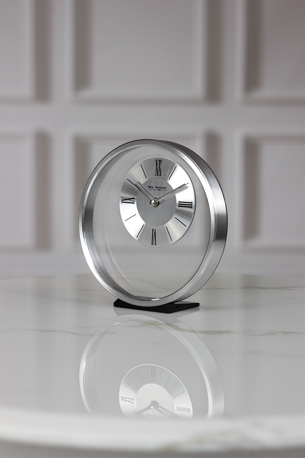 ZEGAR STOJĄCY okrągły, srebrna metalowa rama, szklany panel, nowoczesny, wyjątkowy ZEGAR STOJĄCY okrągły, srebrna metalowa rama, szklany panel, nowoczesny, wyjątkowy