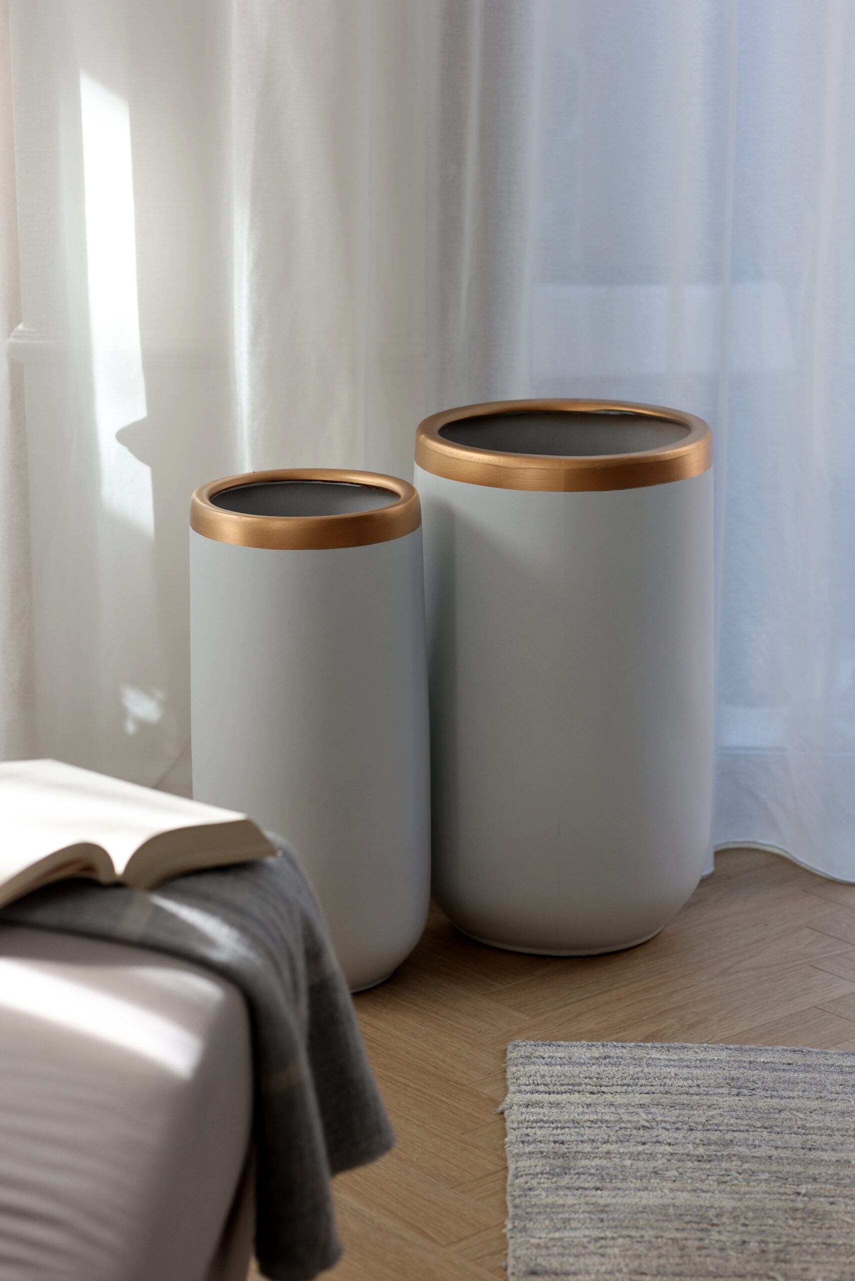 ZESTAW 2 DONIC ceramicznych, białe ze złotym detalem, styl glamour, wyjątkowe ZESTAW 2 DONIC ceramicznych, białe ze złotym detalem, styl glamour, wyjątkowe