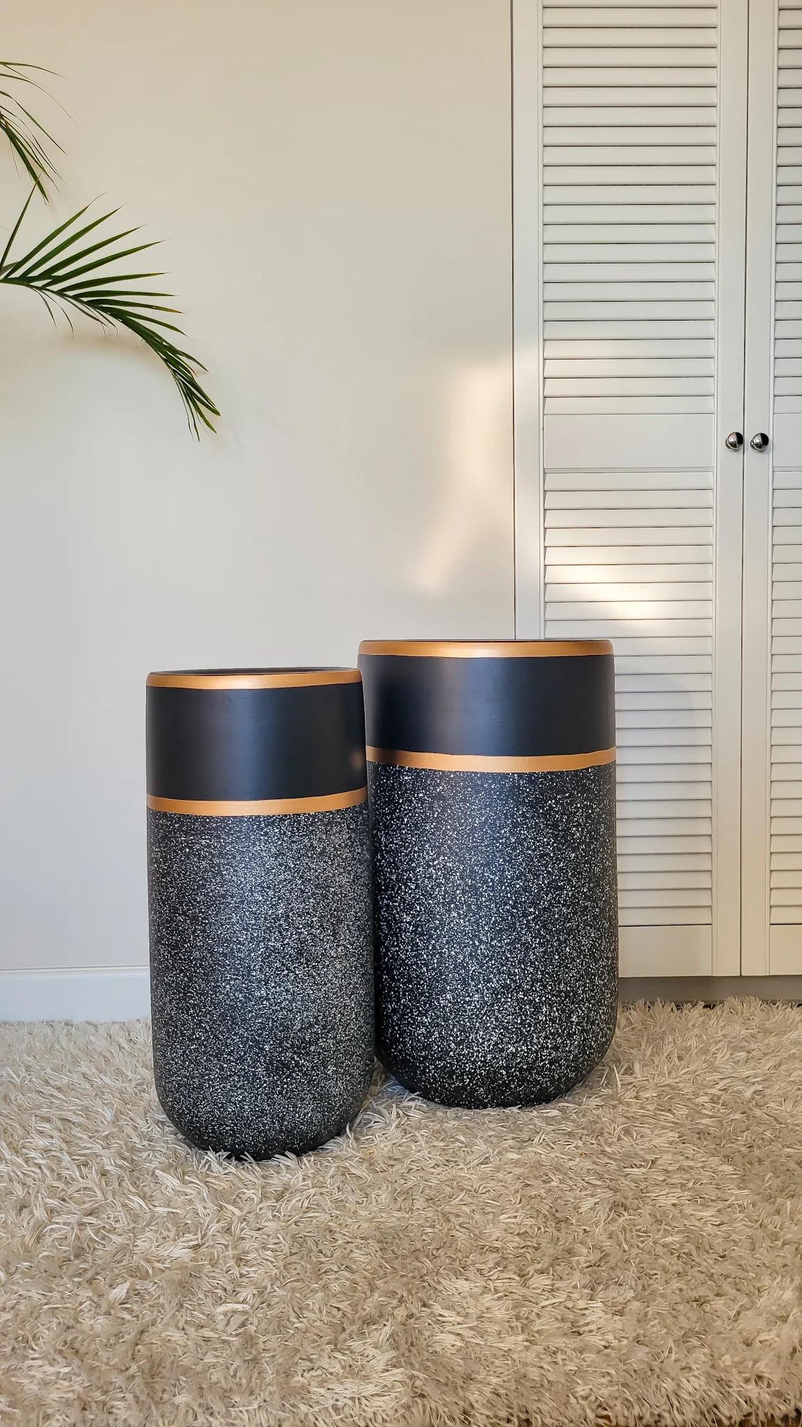 ZESTAW 2 DONIC z ceramiki mrozoodpornej, szaro-czarne ze złotymi paskami, glamour ZESTAW 2 DONIC z ceramiki mrozoodpornej, szaro-czarne ze złotymi paskami, glamour