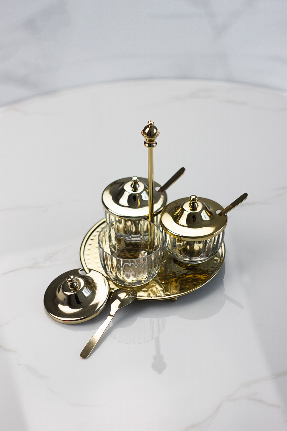 ZESTAW 3 CUKIERNIC na złotej, metalowej tacy, z łyżeczkami, glamour, piękny ZESTAW 3 CUKIERNIC na złotej, metalowej tacy, z łyżeczkami, glamour, piękny