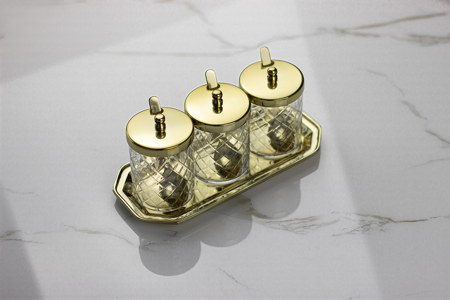 ZESTAW 3 CUKIERNIC na złotej tacy, pikowany wzór na szkle, złote łyżeczki, piękny