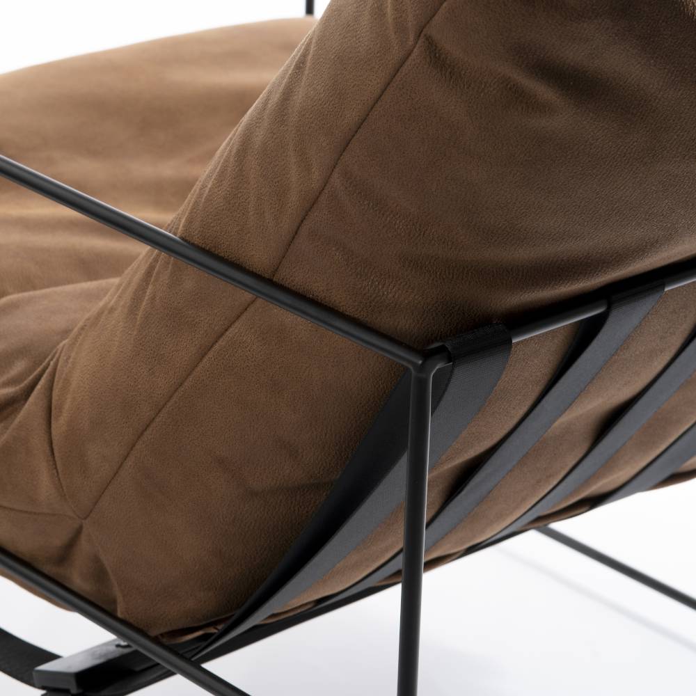 FOTEL WYPOCZYNKOWY nowoczesny, na lekkim, metalowym stelażu, brązowa tapicerka, loftowy styl, ekskluzywny
