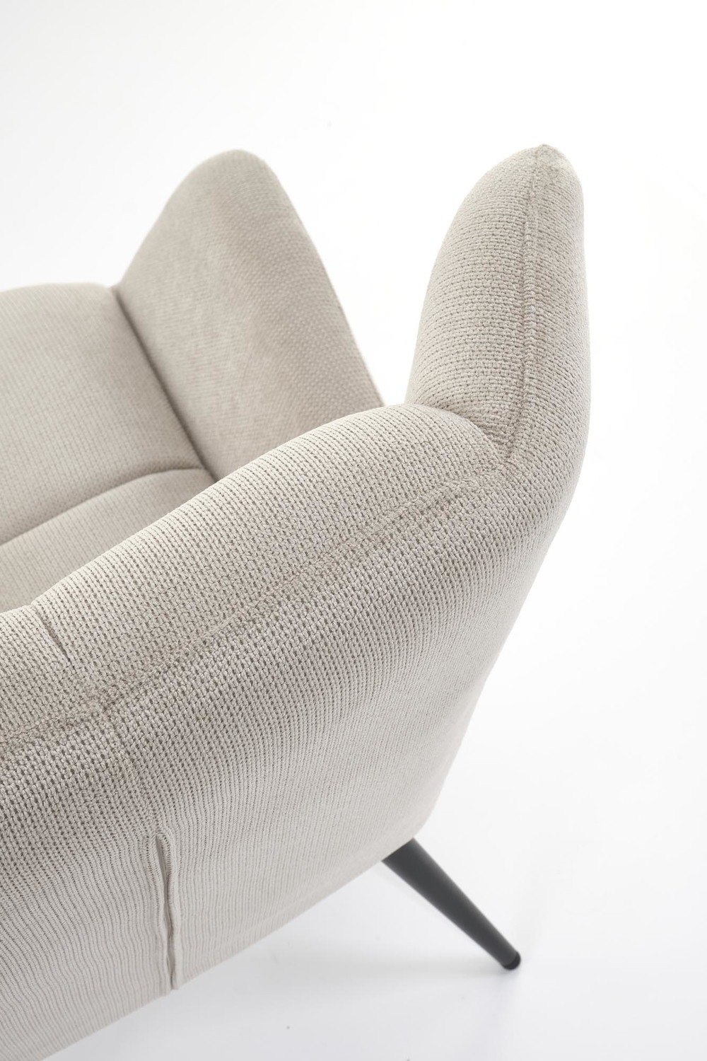 FOTEL wypoczynkowy na czarnych nogach, pikowana welurowa tapicerka, nowoczesny design, beżowy, elegancki