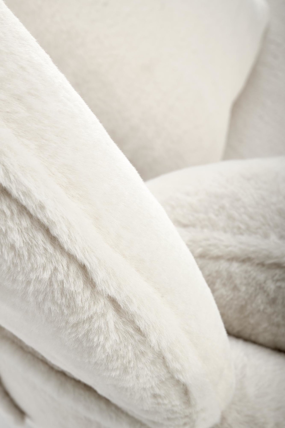 FOTEL wypoczynkowy na czarnych nogach, pluszowa miła w dotyku tkanina, nowoczesny design, kremowy-2 FOTEL wypoczynkowy na czarnych nogach, pluszowa miła w dotyku tkanina, nowoczesny design, kremowy-2