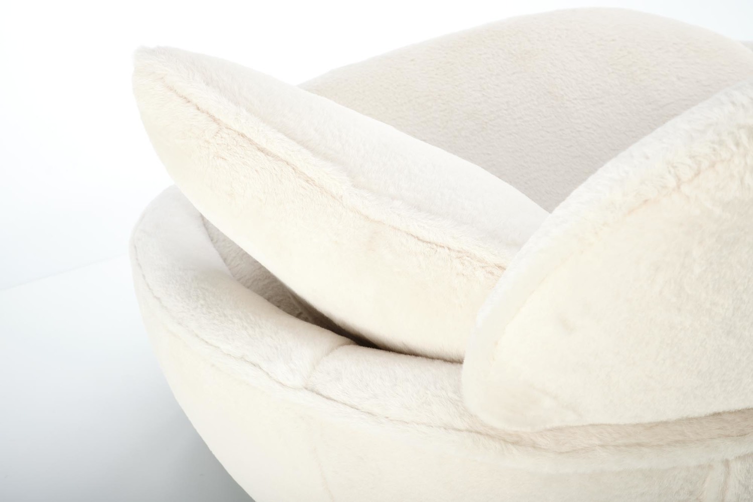 FOTEL wypoczynkowy na czarnych nogach, pluszowa miła w dotyku tkanina, nowoczesny design, kremowy, do salonu FOTEL wypoczynkowy na czarnych nogach, pluszowa miła w dotyku tkanina, nowoczesny design, kremowy, do salonu