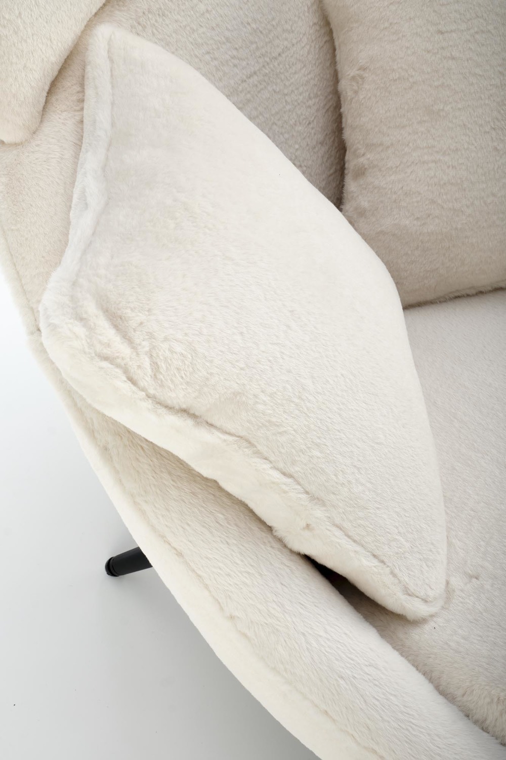 FOTEL wypoczynkowy na czarnych nogach, pluszowa miła w dotyku tkanina, nowoczesny design, kremowy, najwyższa jakość FOTEL wypoczynkowy na czarnych nogach, pluszowa miła w dotyku tkanina, nowoczesny design, kremowy, najwyższa jakość