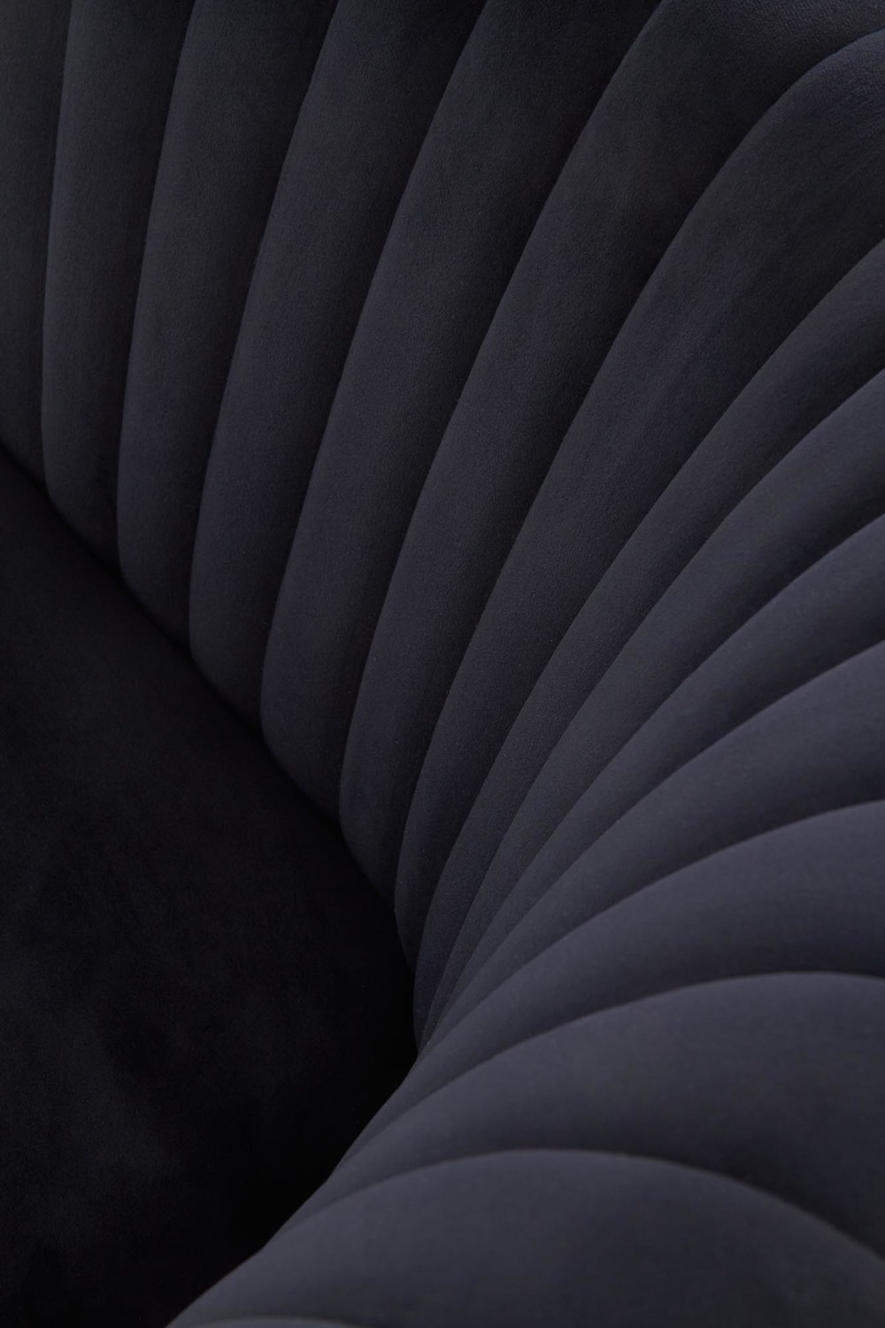 FOTEL wypoczynkowy na złotych nogach, czarna przeszywana tapicerka, styl glamour, eksklzuywny FOTEL wypoczynkowy na złotych nogach, czarna przeszywana tapicerka, styl glamour, eksklzuywny