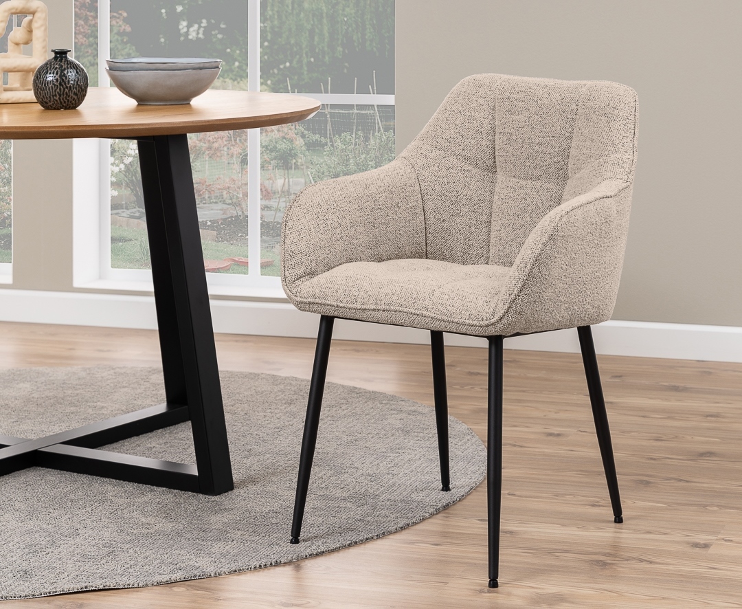 KRZESŁO na czarnych nogach, beżowa tapicerka, nowoczesny styl KRZESŁO na czarnych nogach, beżowa tapicerka, nowoczesny styl