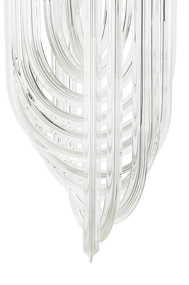 LAMPA-WISZACA-z-metalowym-zlotym-stelazem-szklany-klosz-klasyczny-wyglad-piekna