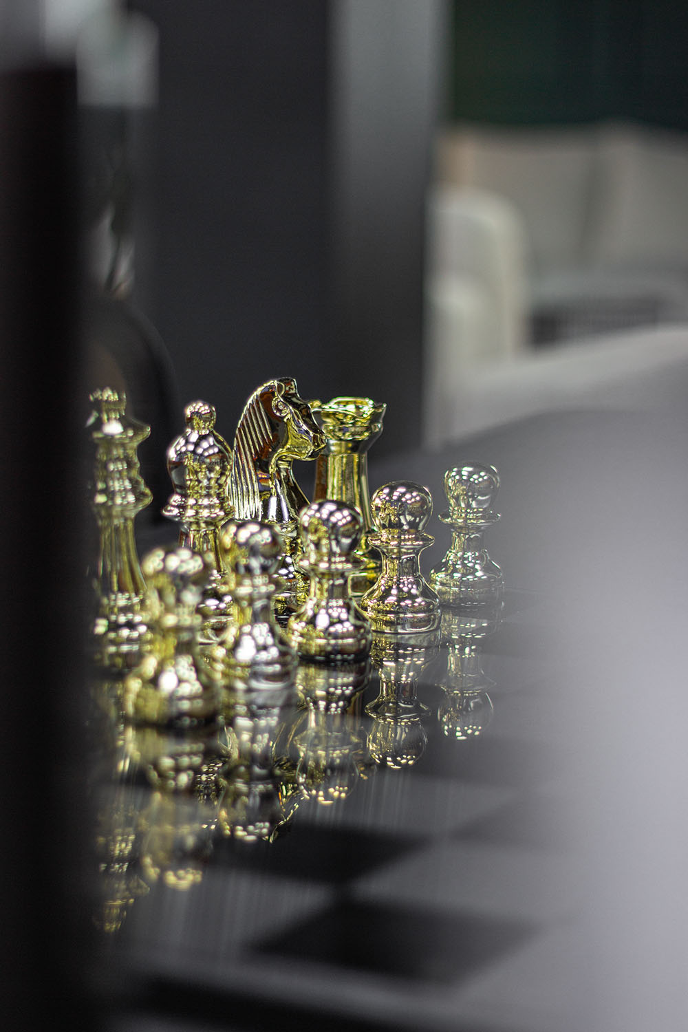 SZACHY z żywicy, pinki w kolorze złota i czarnego chromu, elegancki styl, piękne SZACHY z żywicy, pinki w kolorze złota i czarnego chromu, elegancki styl, piękne