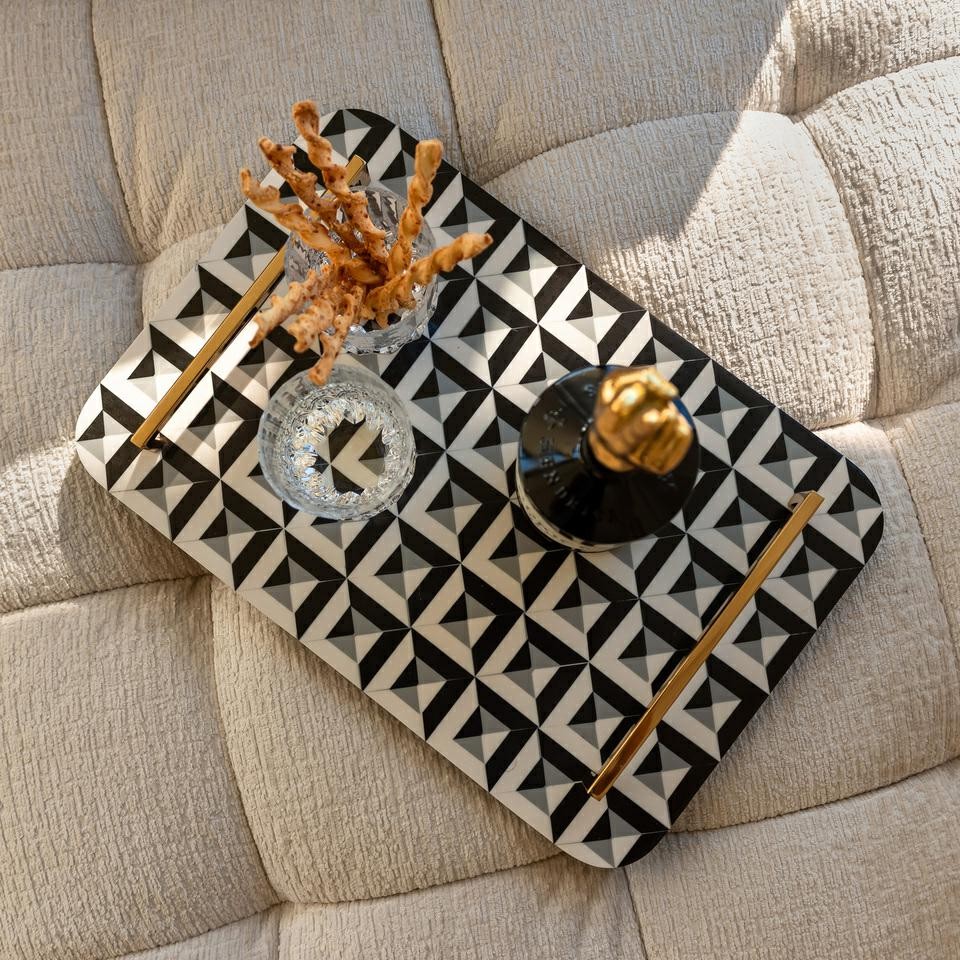 TACA DEKORACYJNA z żywicy, biało-czarna ze złotymi uchwytami, ekskluzywna, wyjątkowa