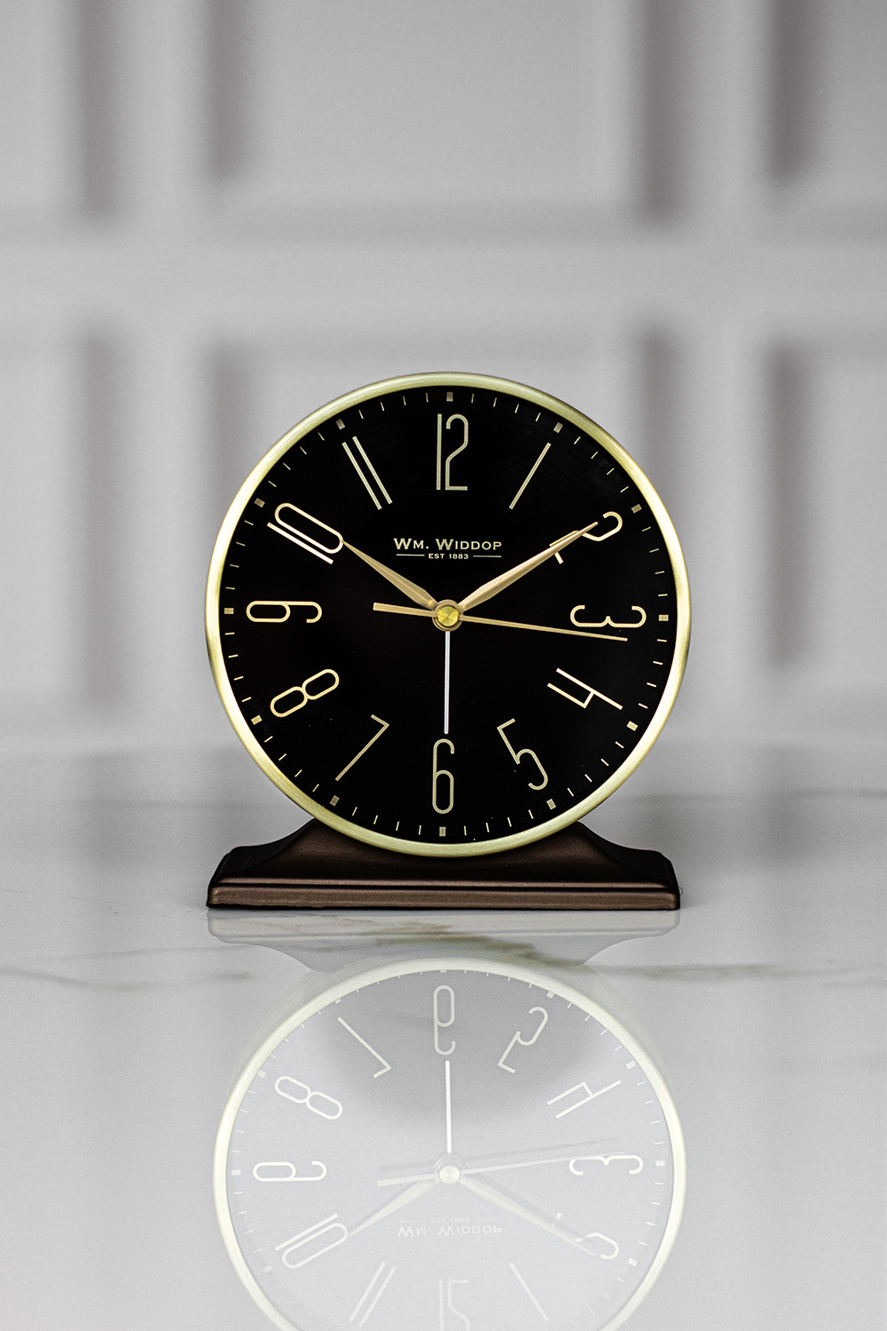 ZEGAR STOJĄCY okrągły na podstawie, metalowy, złoty, czarna tarcz, klasyczny styl ZEGAR STOJĄCY okrągły na podstawie, metalowy, złoty, czarna tarcz, klasyczny styl