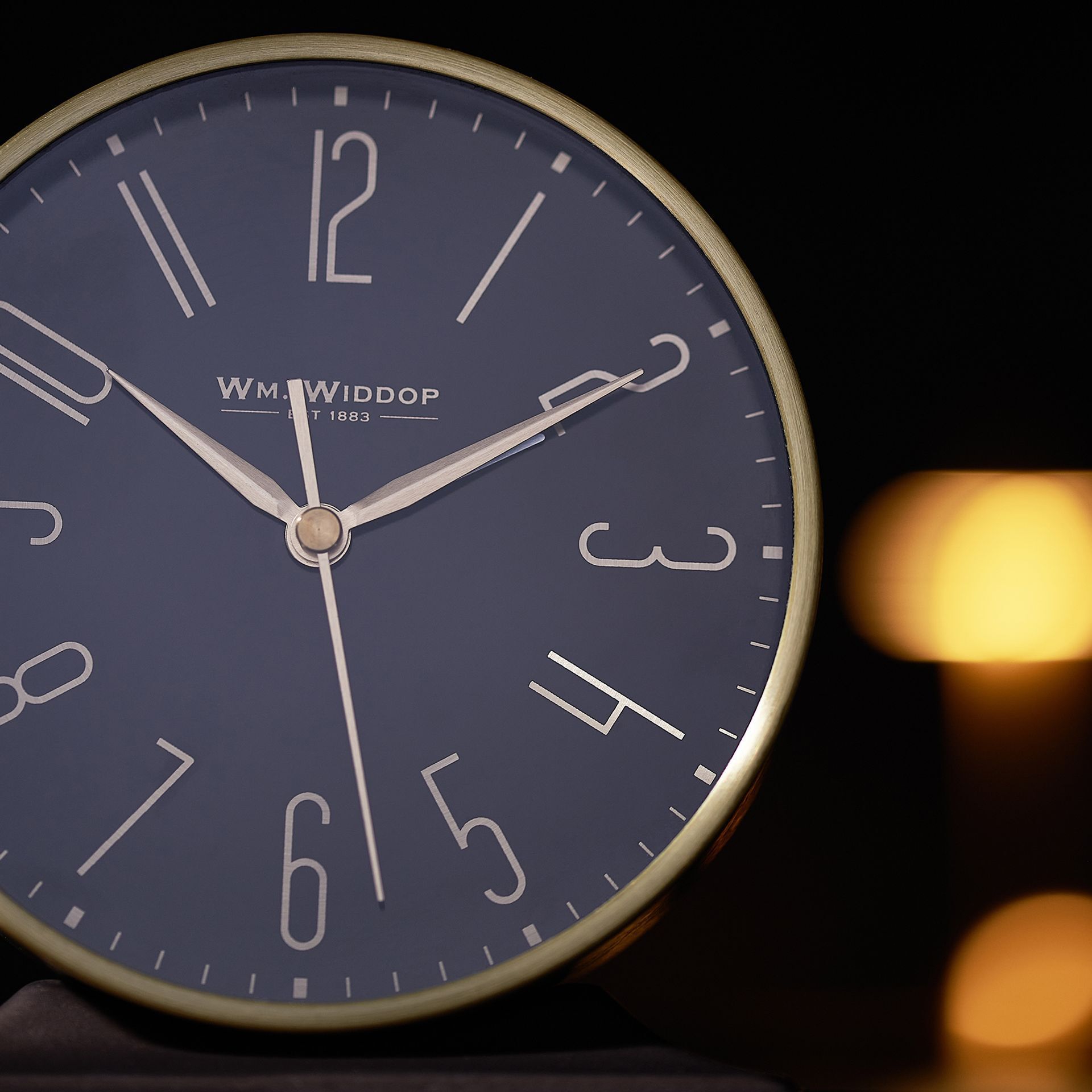 ZEGAR STOJĄCY okrągły na podstawie, metalowy, złoty, czarna tarcz, klasyczny styl, na komodę ZEGAR STOJĄCY okrągły na podstawie, metalowy, złoty, czarna tarcz, klasyczny styl, na komodę