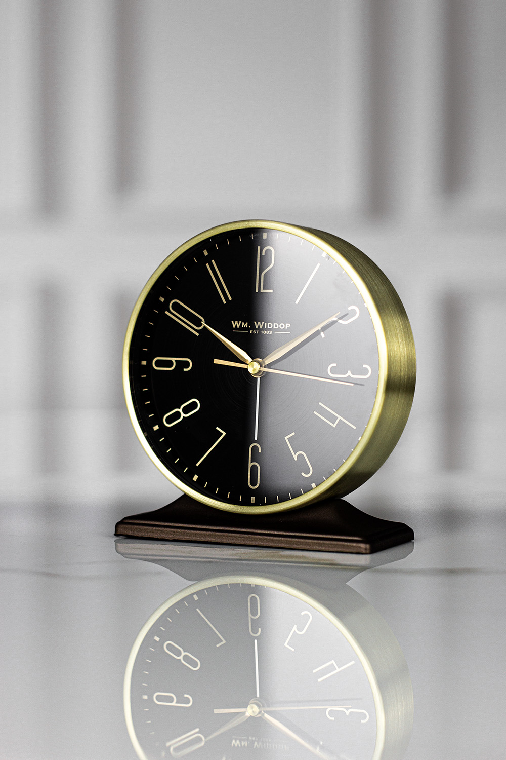 ZEGAR STOJĄCY okrągły na podstawie, metalowy, złoty, czarna tarcz, klasyczny styl, wyrafinowany ZEGAR STOJĄCY okrągły na podstawie, metalowy, złoty, czarna tarcz, klasyczny styl, wyrafinowany