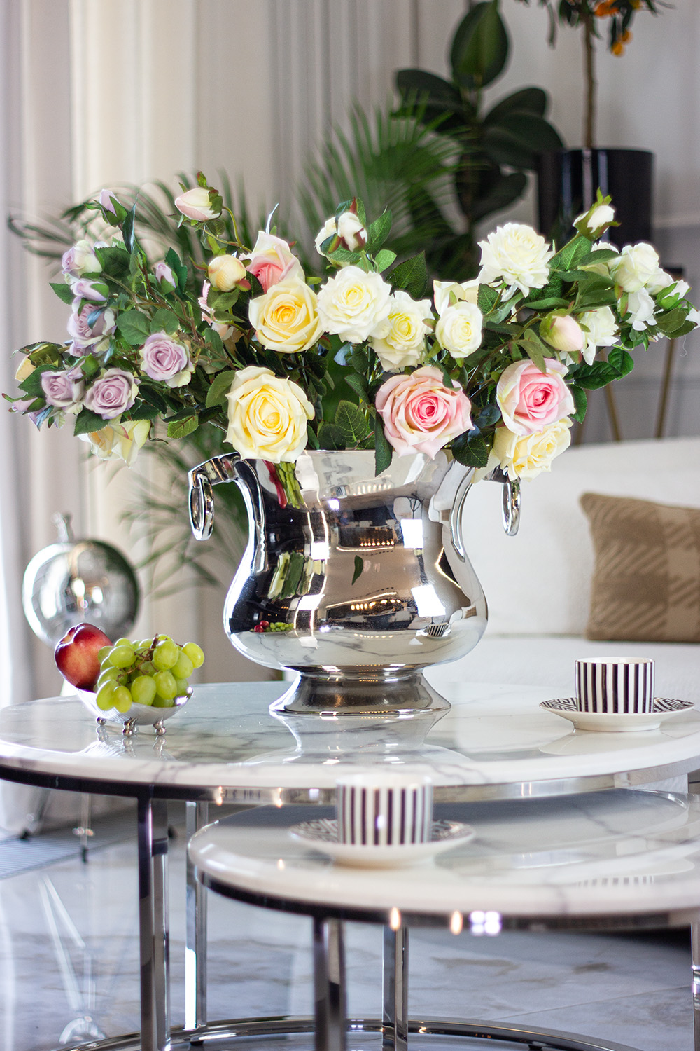 COOLER metalowy w srebrnym wydaniu, elegancki kształt, z uchwytami, wysoki połysk COOLER metalowy w srebrnym wydaniu, elegancki kształt, z uchwytami, wysoki połysk