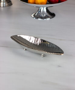 PATERA DEKORACYJNA metalowa w srebrnym wydaniu, kształt liścia
