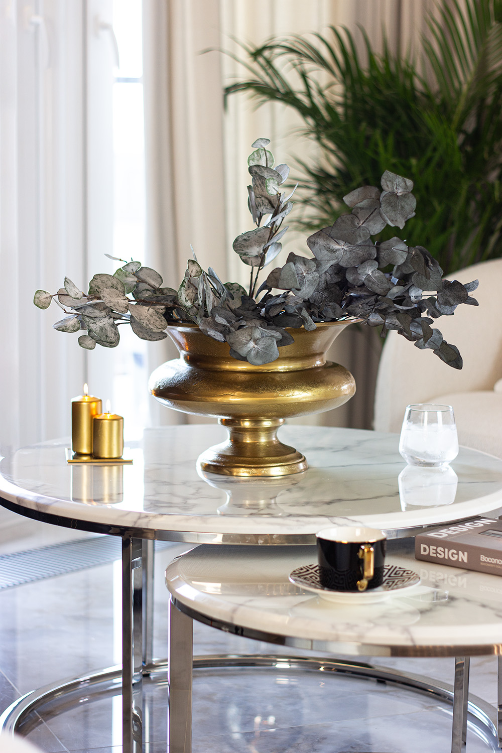 WAZON metalowy, mosiężny kolor, wyjątkowy kształt, styl glamour, piękny WAZON metalowy, mosiężny kolor, wyjątkowy kształt, styl glamour, piękny