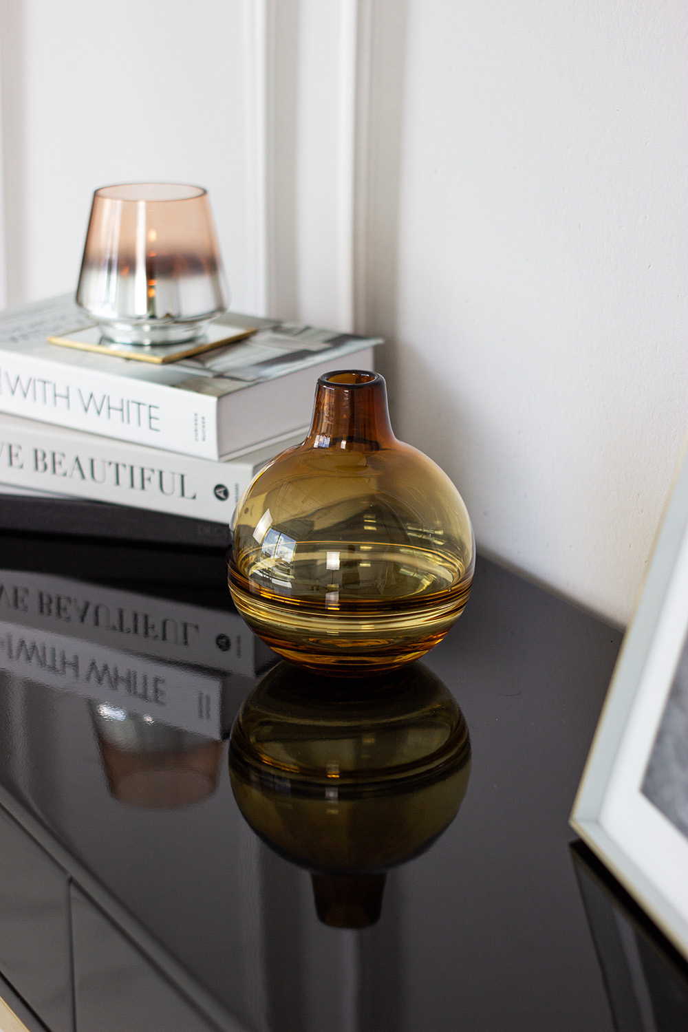 WAZON okrągły z bursztynowego szkła, nowoczesny wygląd WAZON okrągły z bursztynowego szkła, nowoczesny wygląd