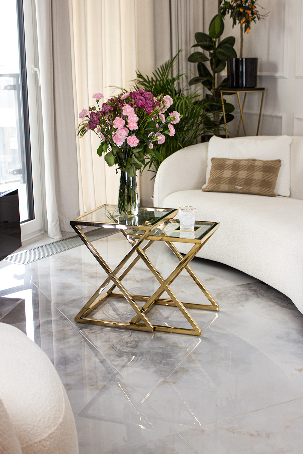 ZESTAW STOLIKÓW KAWOWYCH 2w1 złoty metalowy stelaż, wysoki połysk, transparentny blat, glamour, najwyższa jakość ZESTAW STOLIKÓW KAWOWYCH 2w1 złoty metalowy stelaż, wysoki połysk, transparentny blat, glamour, najwyższa jakość