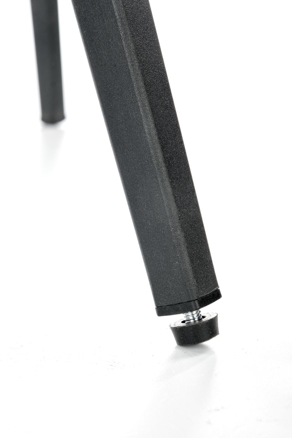 KRZESŁO na czarnych metalowych nogach, szara welwetowa tkanina, eleganckie przeszycia, nowoczesne, wyrafinowane KRZESŁO na czarnych metalowych nogach, szara welwetowa tkanina, eleganckie przeszycia, nowoczesne, wyrafinowane