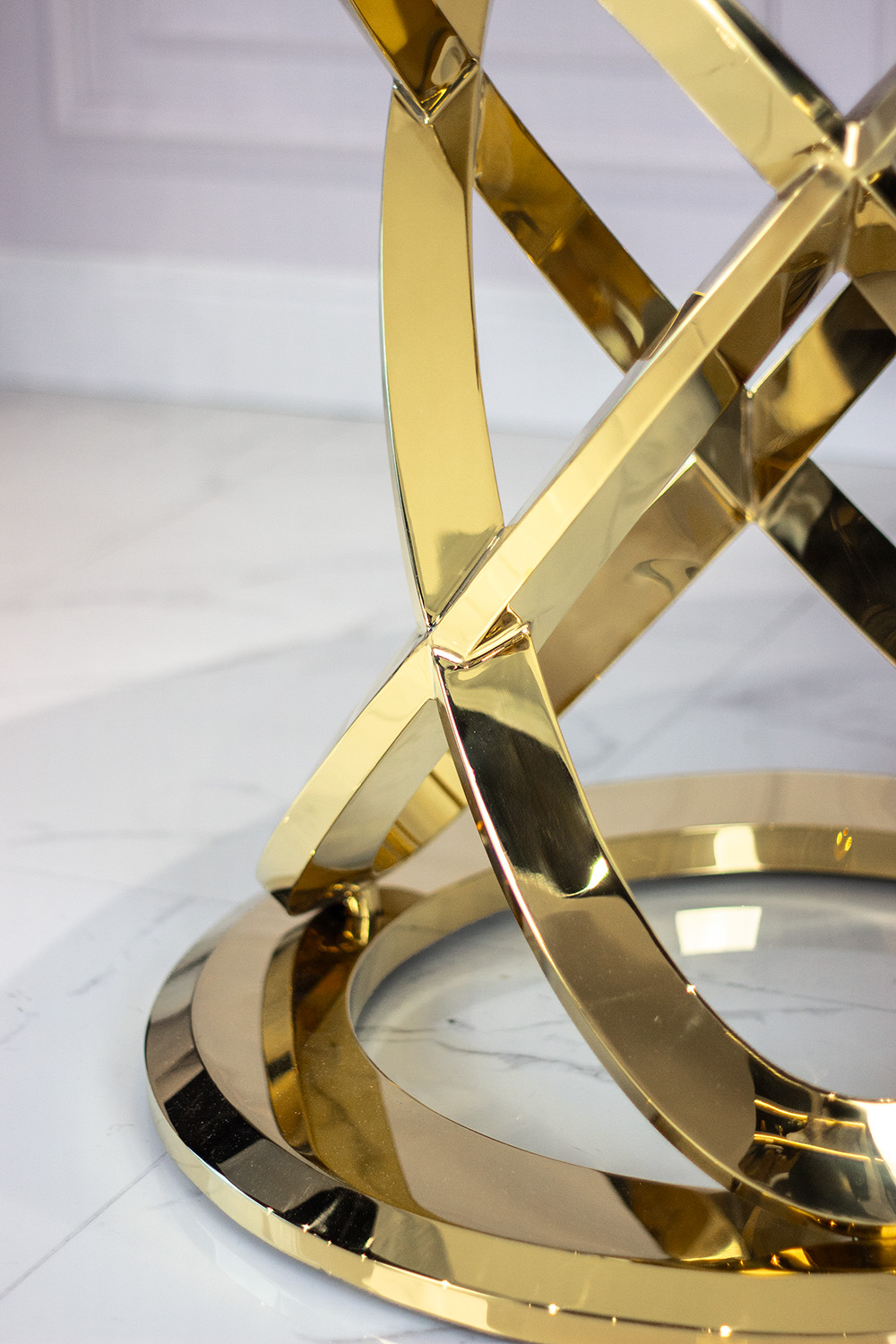 STÓŁ JADALNIANY okrągły, na złotej metalowej podstawie, biały blat imitujący marmur, nowoczesny, wyrafinowany STÓŁ JADALNIANY okrągły, na złotej metalowej podstawie, biały blat imitujący marmur, nowoczesny, wyrafinowany