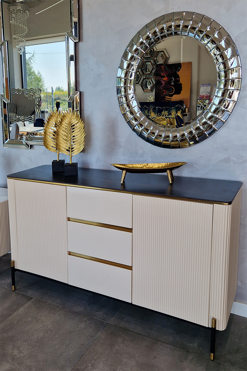 KOMODA kaszmirowa, złote metalowe detale, ryflowany korpus, czarny blat, styl glamour, wyrafinowana