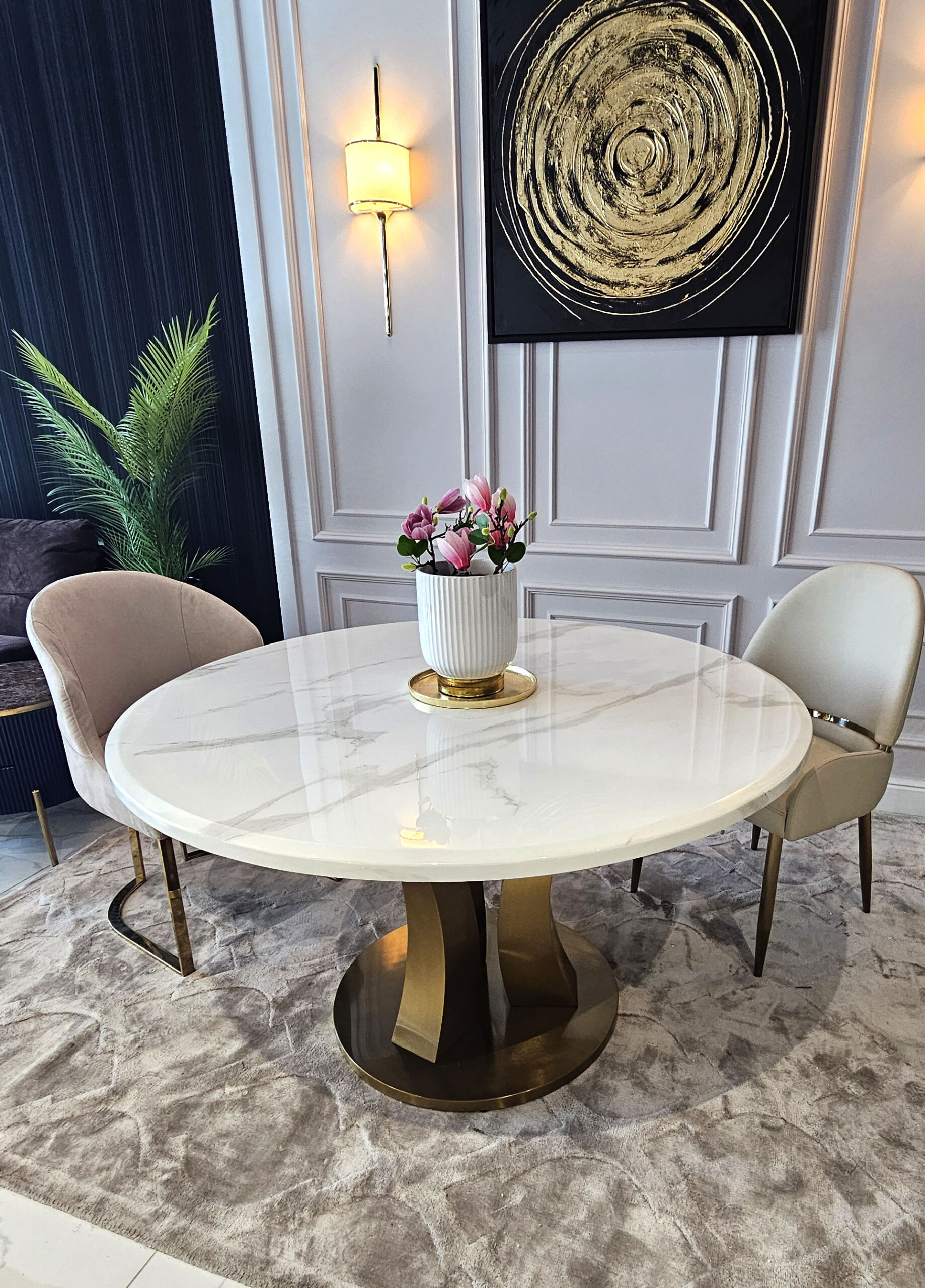 STÓŁ JADALNIANY okrągły Aureus biały blat z konglomeratu marmurowego, złota designerska podstawa, nowoczesny, nowoczesny STÓŁ JADALNIANY okrągły Aureus biały blat z konglomeratu marmurowego, złota designerska podstawa, nowoczesny, nowoczesny