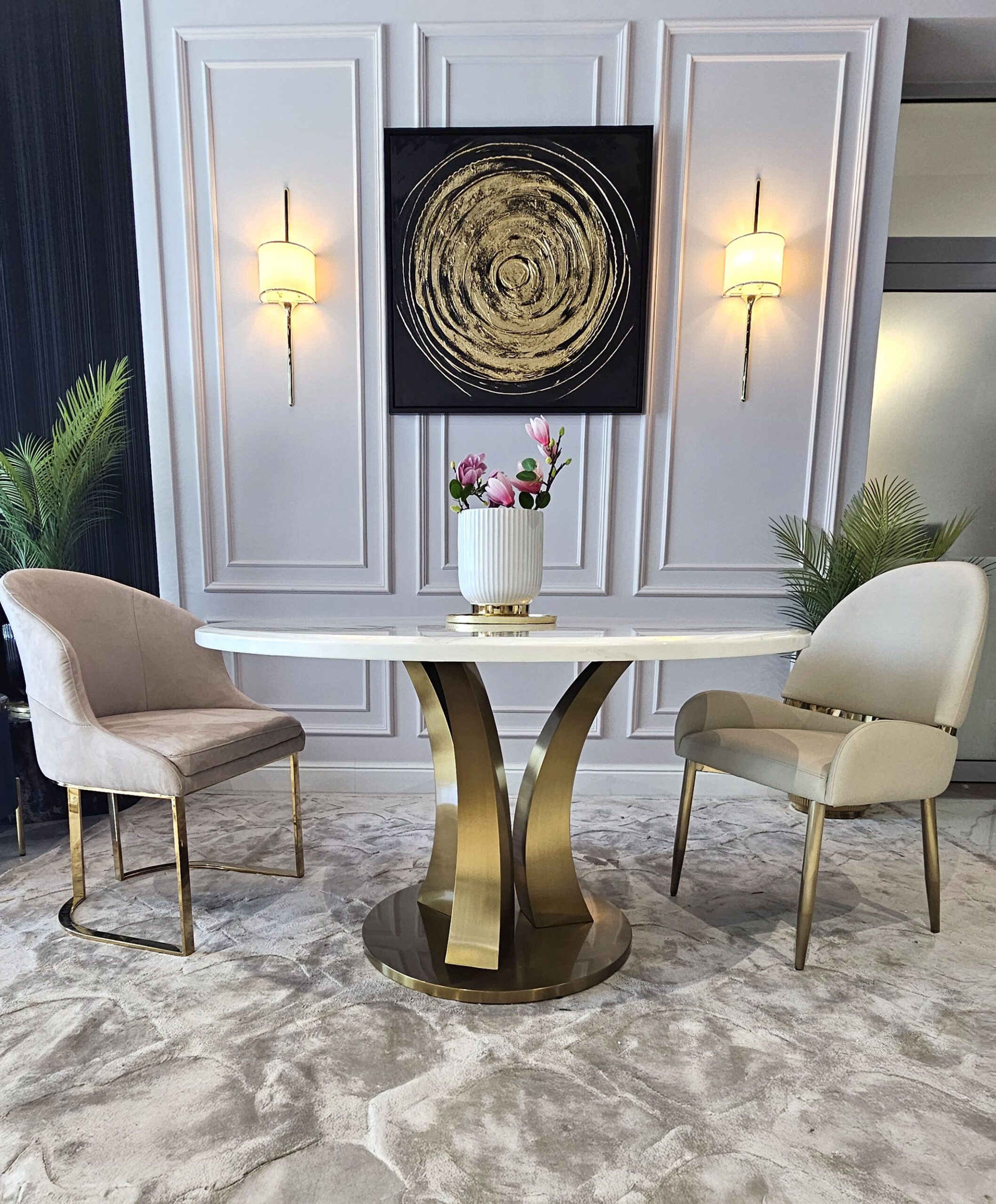 STÓŁ JADALNIANY okrągły Aureus biały blat z konglomeratu marmurowego, złota designerska podstawa, nowoczesny