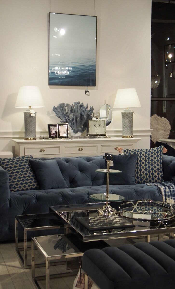 STOLIK KAWOWY kwadratowy, futurystyczna srebrna podstawa, czarny szklany blat, nowoczesny styl, piękny