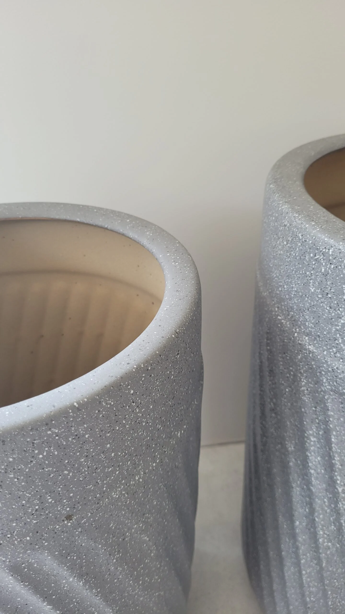 ZESTAW 2 DONIC szare, duże, ryflowane, elegancki styl, najwyższa jakość ZESTAW 2 DONIC szare, duże, ryflowane, elegancki styl, najwyższa jakość