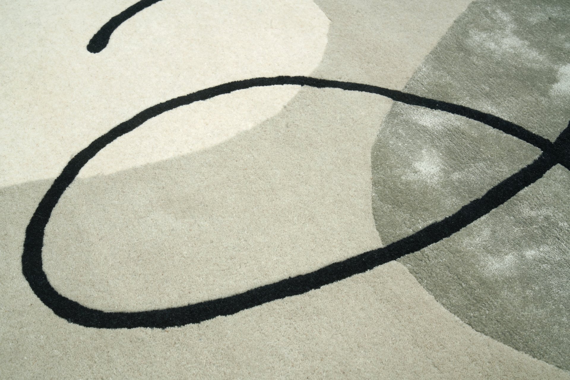 DYWAN prostokątny, beżowy z czarnym wzorem kobiety, ręczne wykonanie, designerski styl, piękny DYWAN prostokątny, beżowy z czarnym wzorem kobiety, ręczne wykonanie, designerski styl, piękny