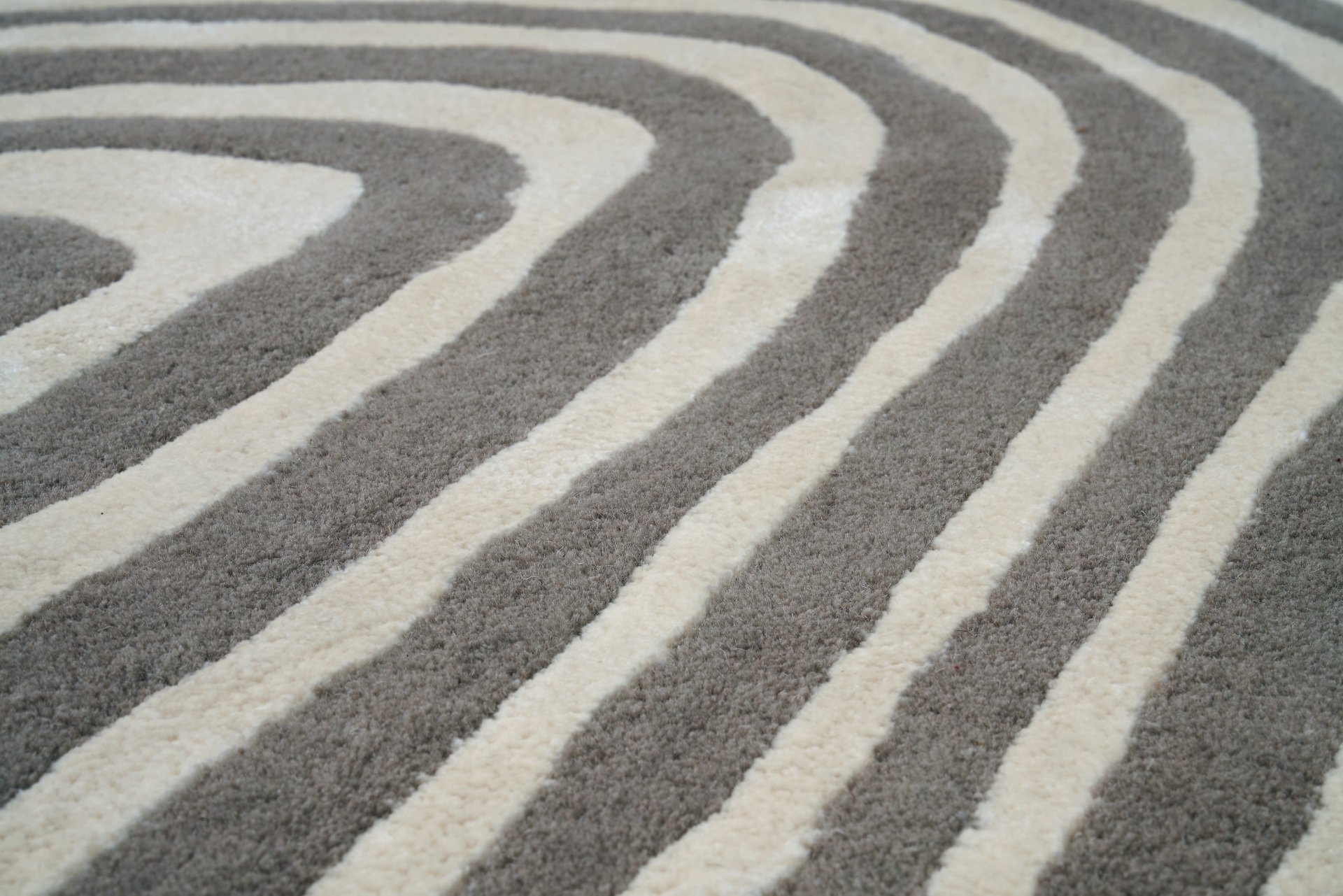 DYWAN prostokątny szary z białym nieregularnym wzorem, ręczne wykonanie, ekskluzywny DYWAN prostokątny szary z białym nieregularnym wzorem, ręczne wykonanie, ekskluzywny