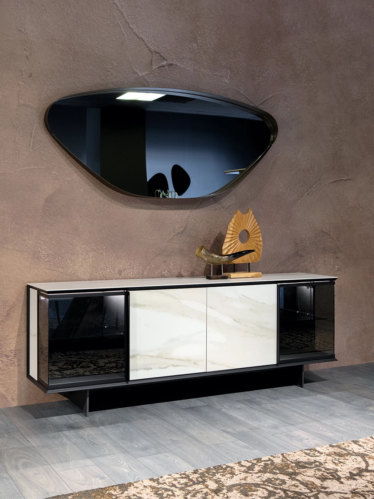 KOMODA WŁOSKA z ceramicznymi frontami oraz blatem, wewnętrzne diody LED, lśniący korpus KOMODA WŁOSKA z ceramicznymi frontami oraz blatem, wewnętrzne diody LED, lśniący korpus