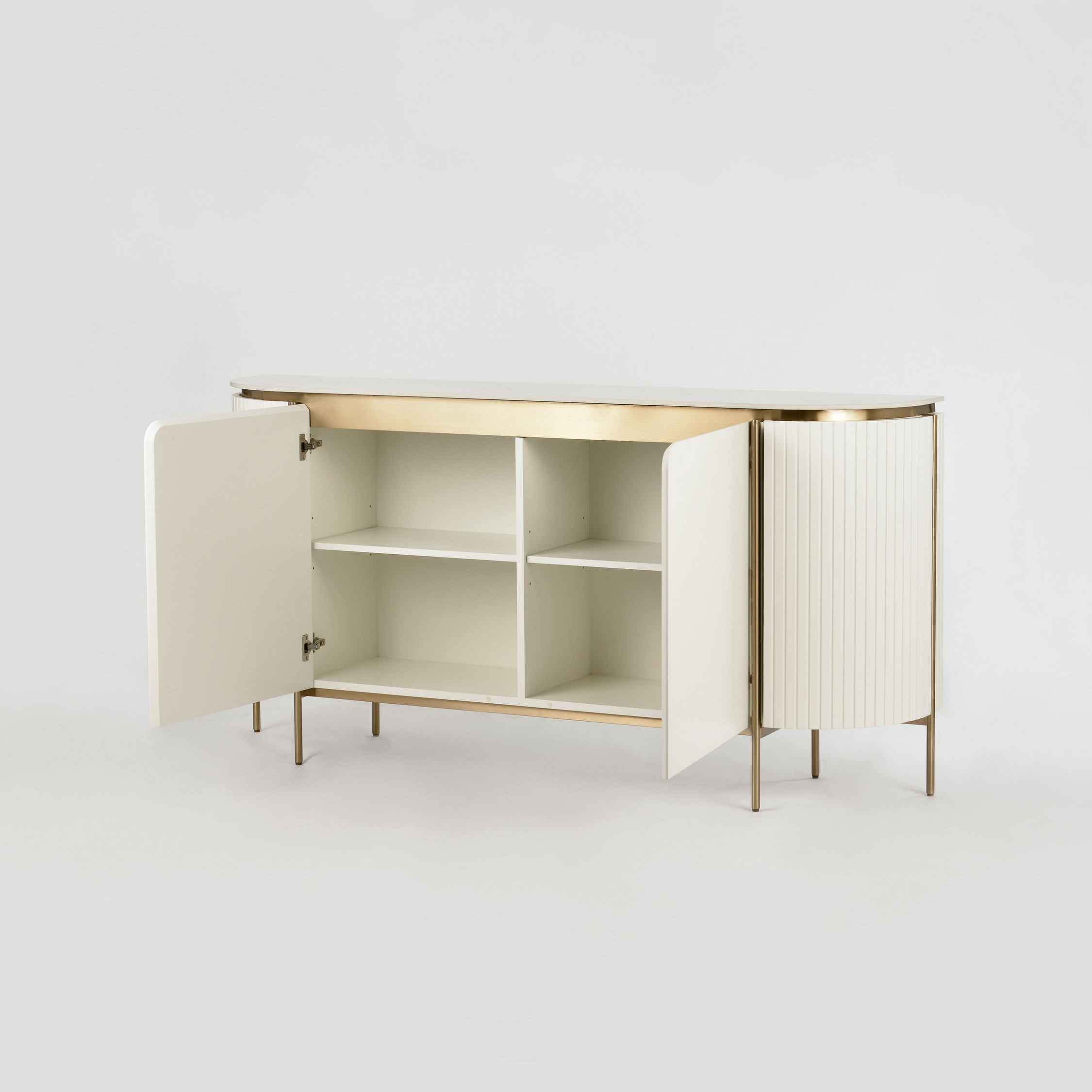 KOMODA w kolorze złamanej bieli z złotymi detalami, zaokrąglone, ryflowane boki, nowoczesny styl, ekskluzywna KOMODA w kolorze złamanej bieli z złotymi detalami, zaokrąglone, ryflowane boki, nowoczesny styl, ekskluzywna