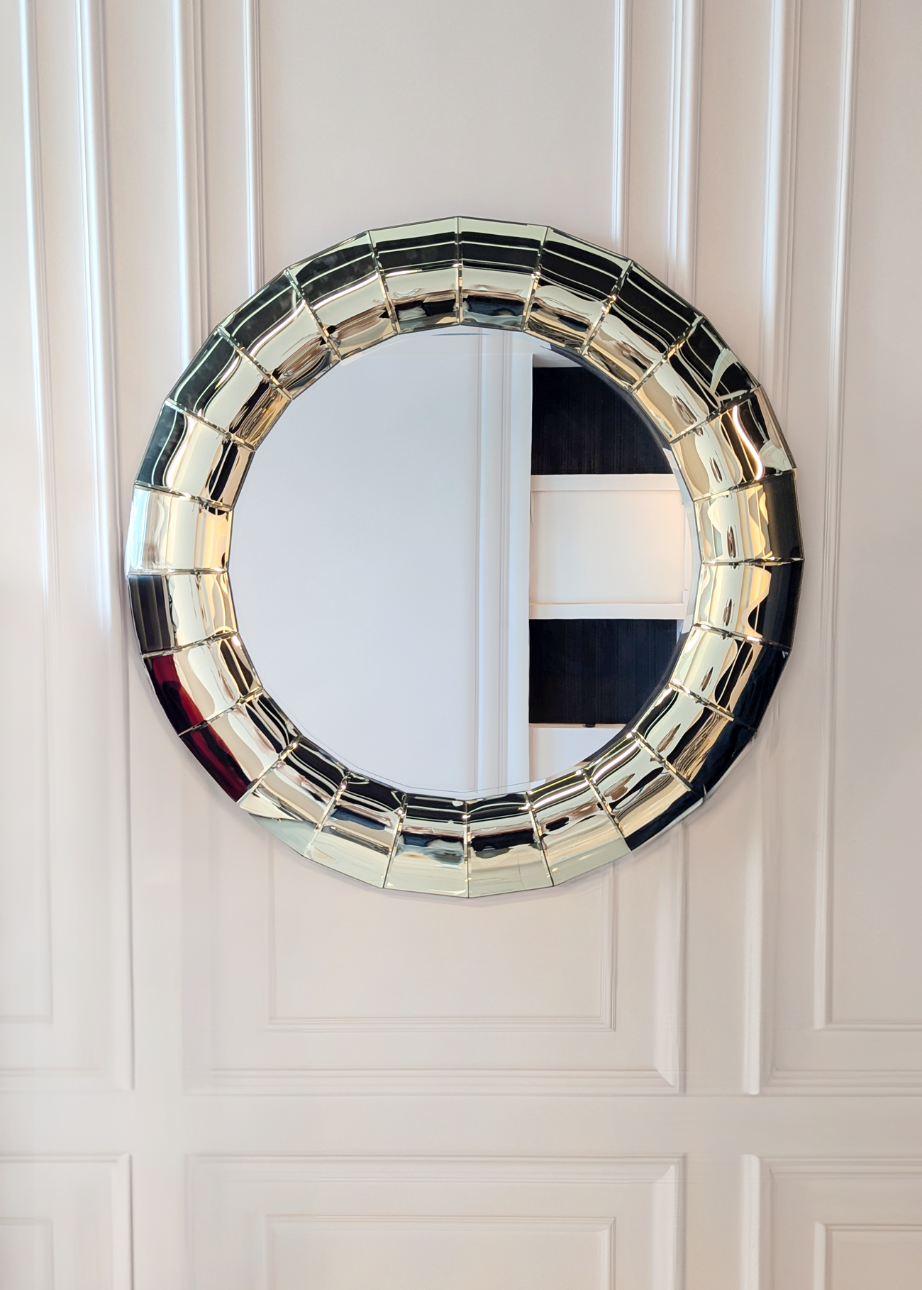 LUSTRO ŚCIENNE okrągłe, gięta lustrzana rama w kolorze szampańskiego złota, fazowane lustro LUSTRO ŚCIENNE okrągłe, gięta lustrzana rama w kolorze szampańskiego złota, fazowane lustro