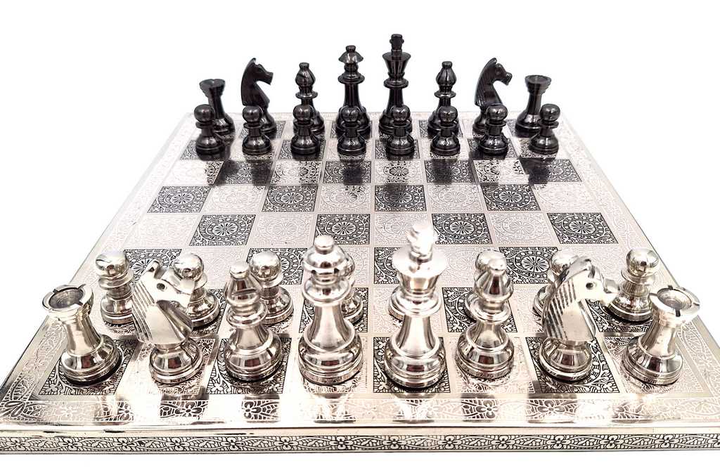 SZACHY ekskluzywne, pięknie zdobione, metalowe, złocisto-srebrzyste i czarne figury, glamour , piękne SZACHY ekskluzywne, pięknie zdobione, metalowe, złocisto-srebrzyste i czarne figury, glamour , piękne